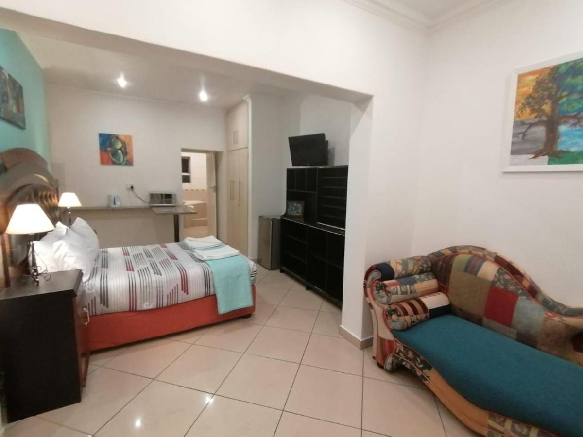 Palm View Guest House Pretoria-Noord Exterior foto