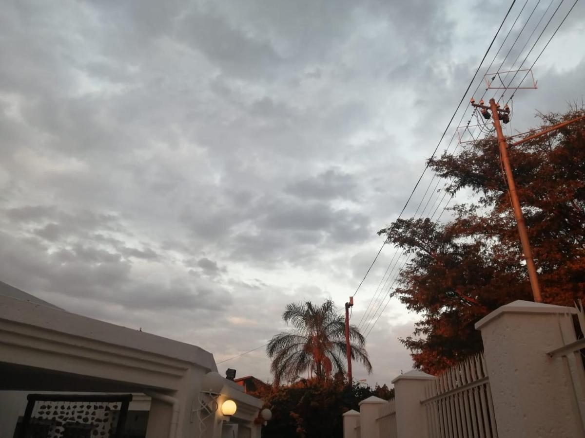 Palm View Guest House Pretoria-Noord Exterior foto